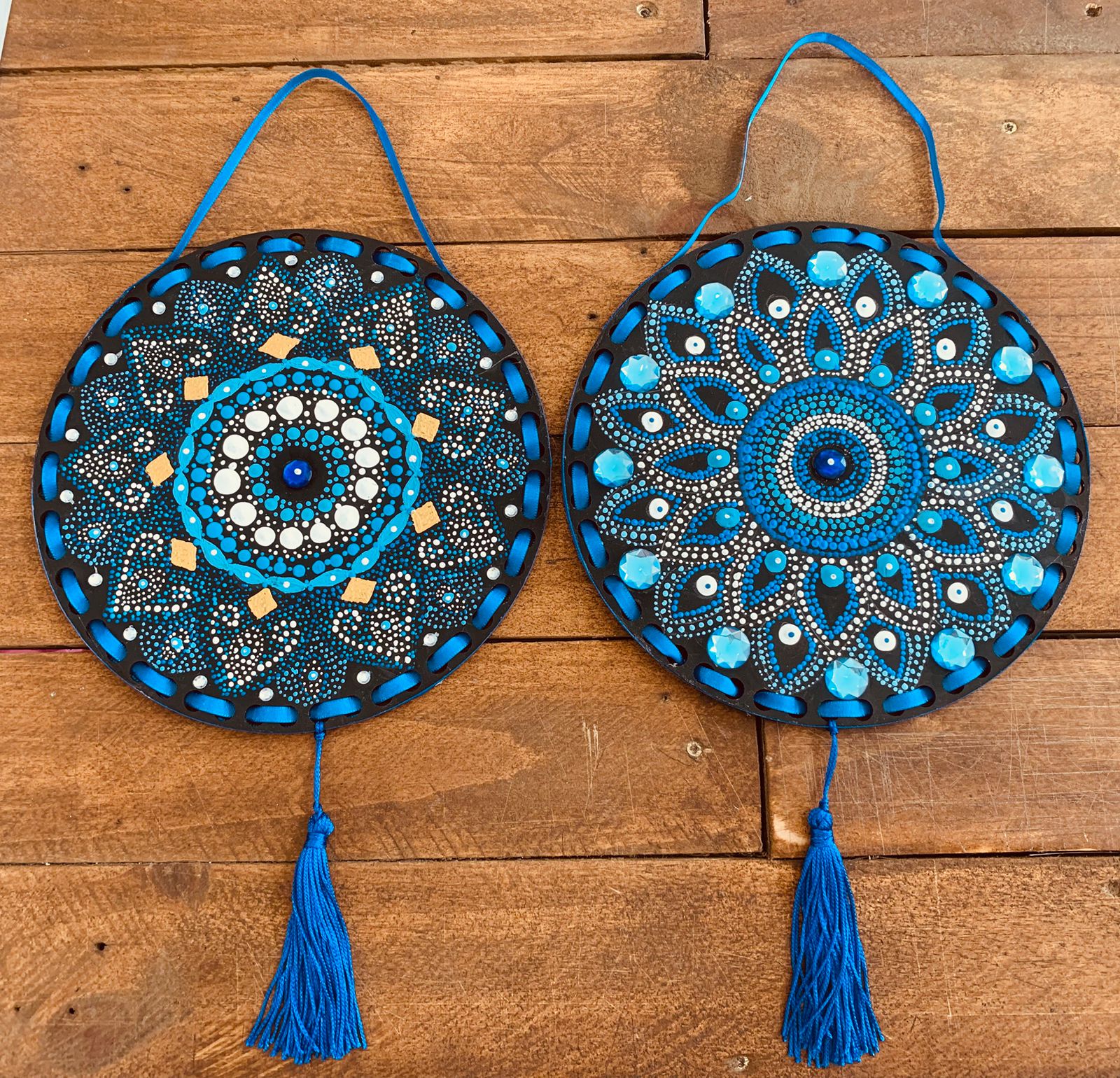MANDALA M PINTADA Á MÃO