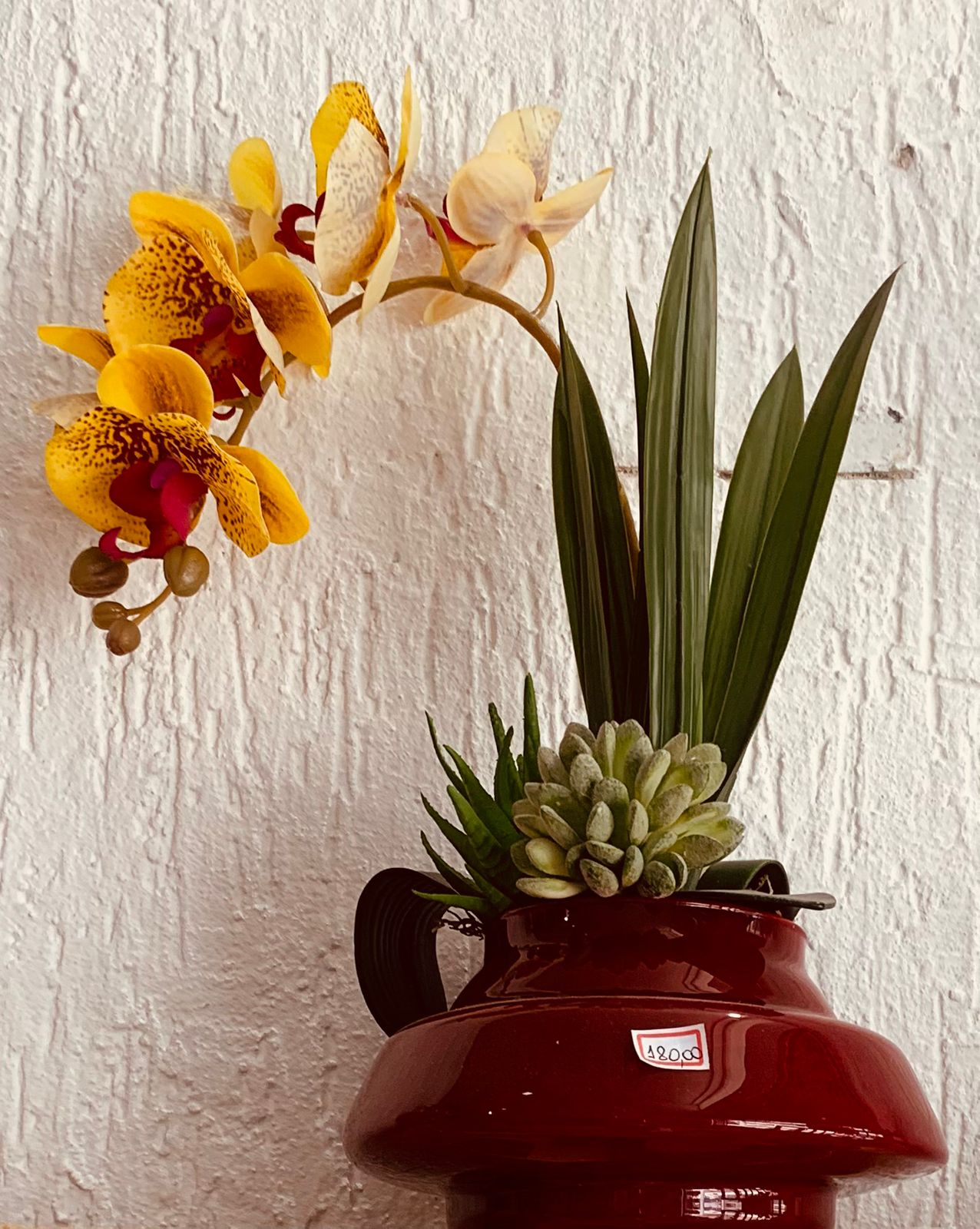 ARRANJO ORQUIDEAS AMARELAS VASO VERMELHO