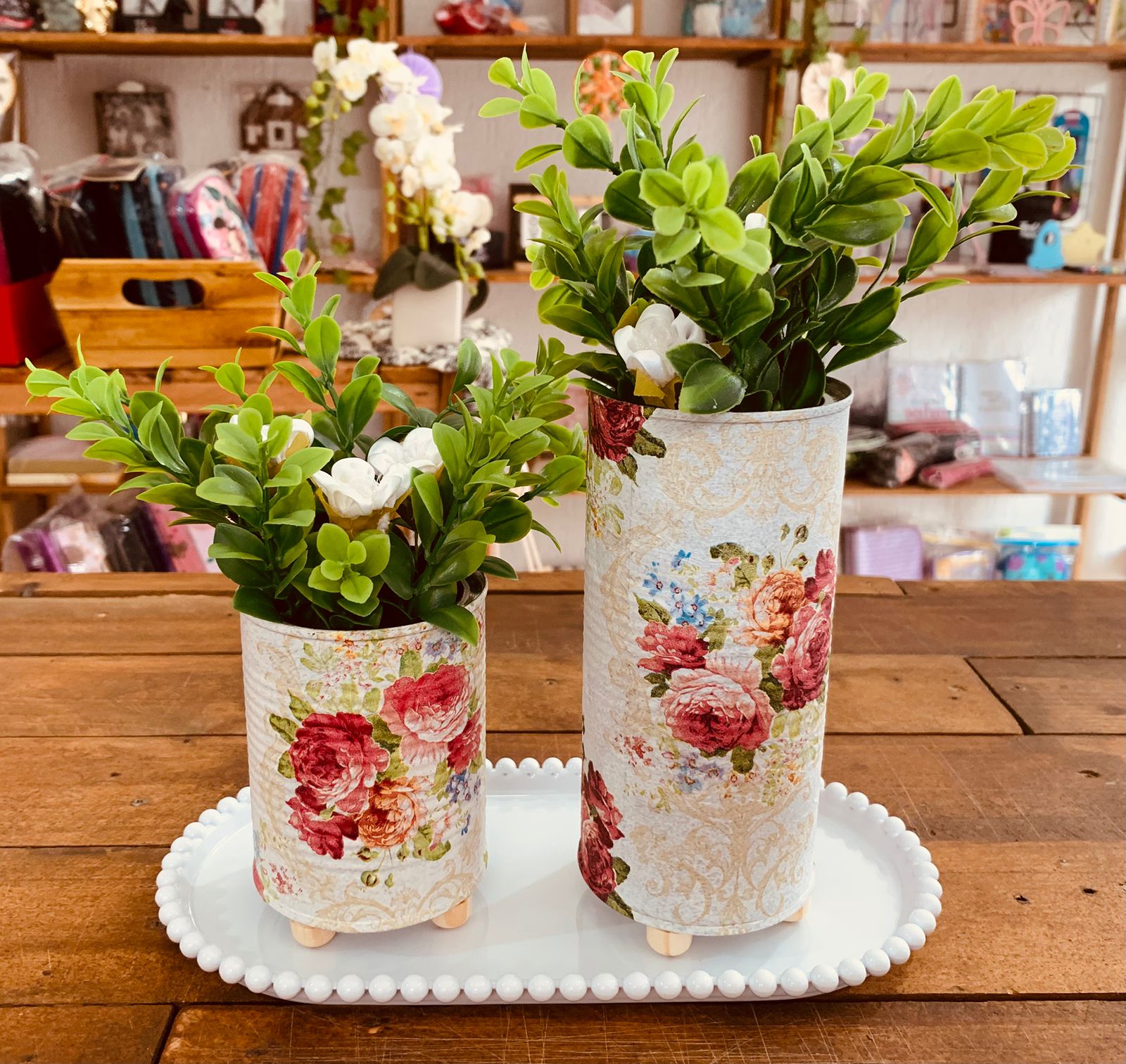 CONJUNTO LATAS DECORADAS COM BANDEJA BRANCA