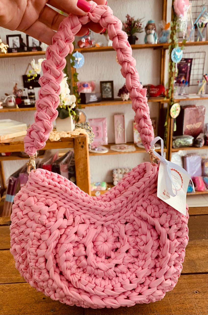 BOLSA ROSA COM ALÇA DE CROCHÊ