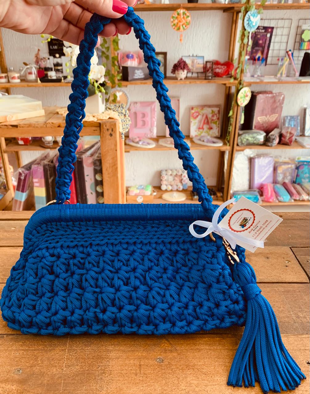 BOLSA AZUL MARINHO BOCA DE LOBO C/ TASSEL ALÇA CROCHÊ