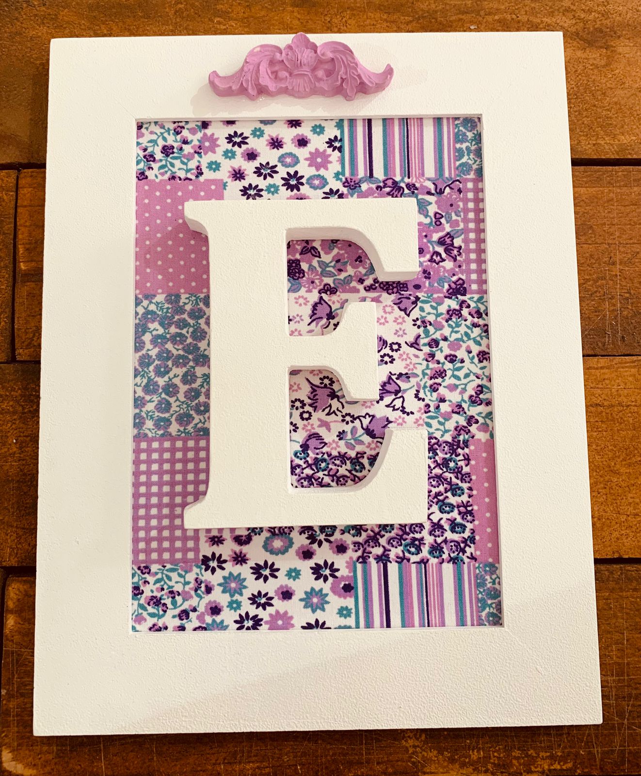 QUADRO LETRA E LILÁS