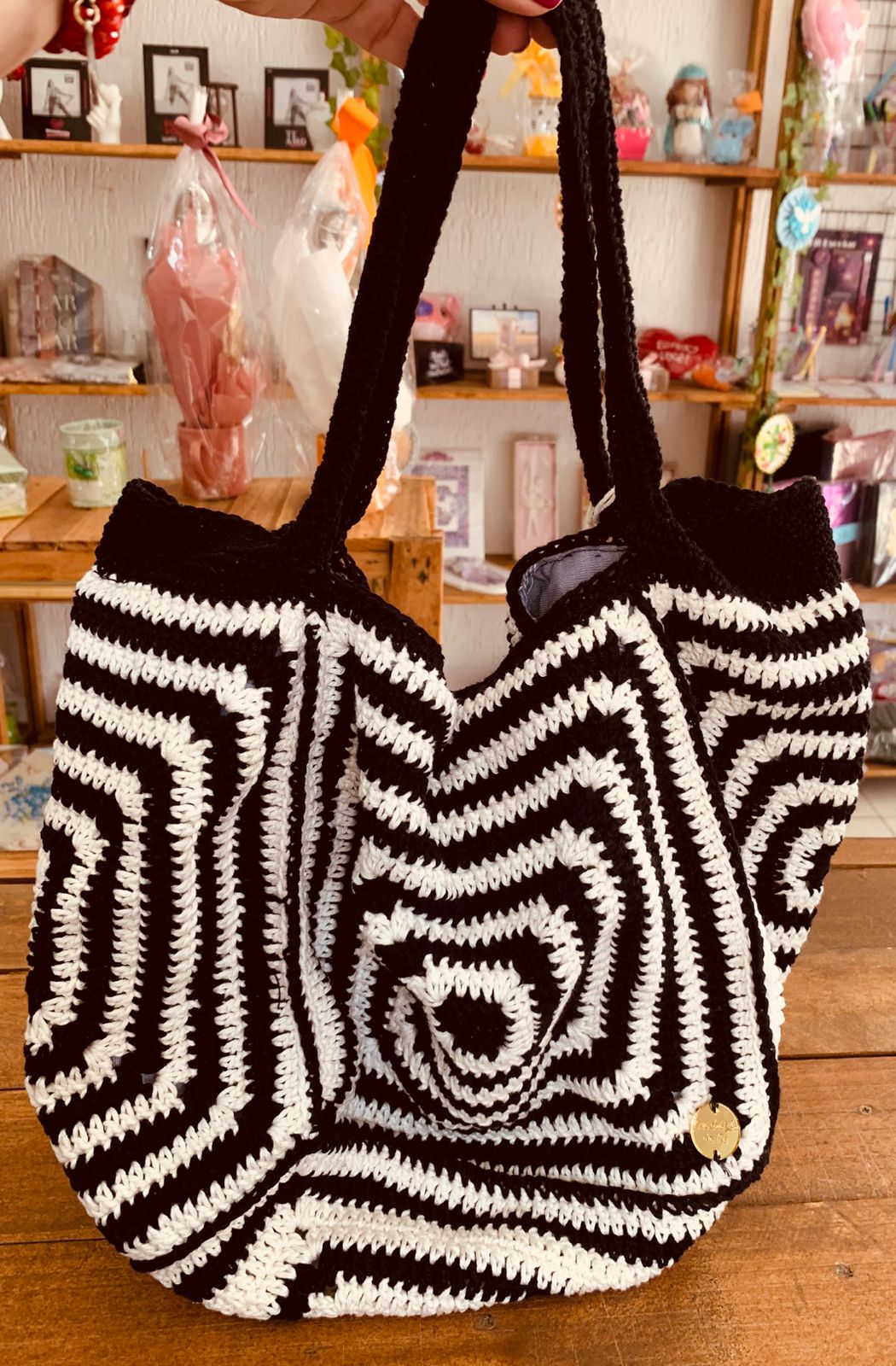 BOLSA CROCHÊ GRANDE PRETA E BRANCA
