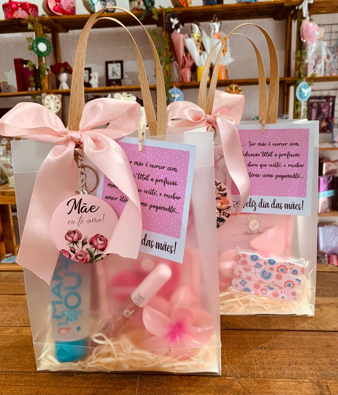 KIT MAQUIAGEM C/ GLOSS+DEMAQUILANTE+CHAVEIRO ESPELHO+FLOR P/ CABELO+NECESSAIRE+ESPONJA