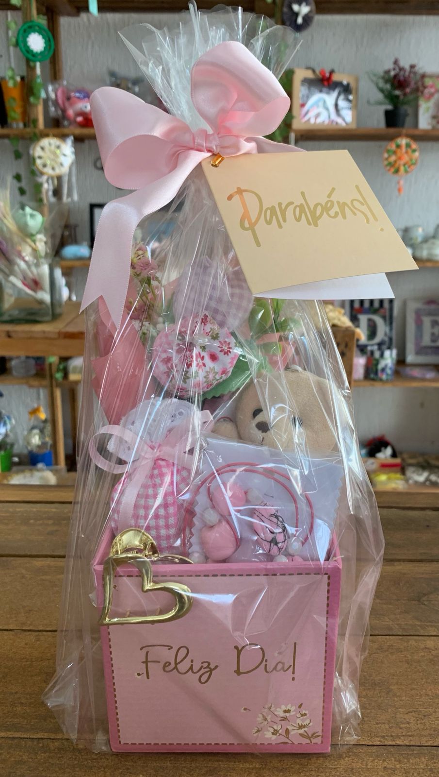 CACHEPÔ ROSA C/ COLAR, SABONETE, PRESILHA DE CABELO E CHAVEIROURSO ETULIPAS DE TECIDO