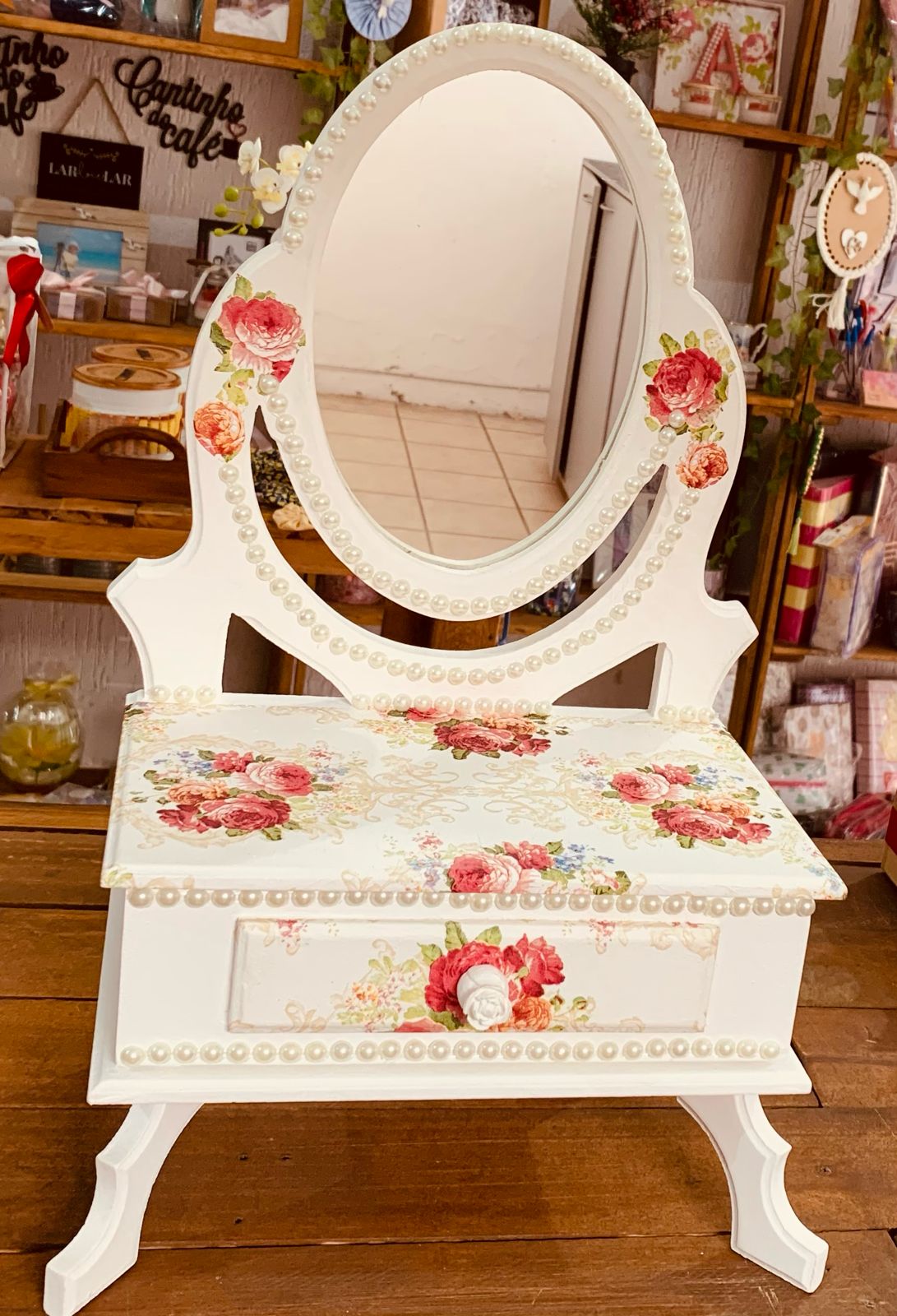 PENTEADEIRA COM ESPELHO DECORADA